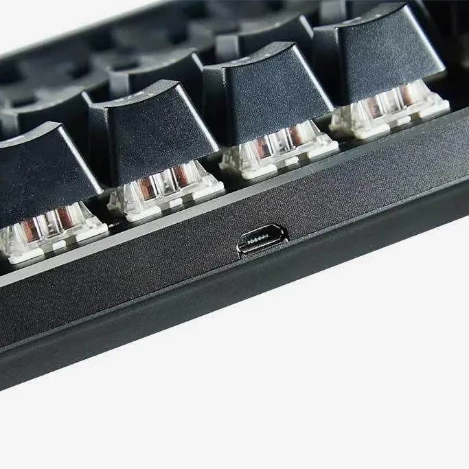 Геймърска механична клавиатура основа Glorious RGB GMMK TKL, ISO Layout