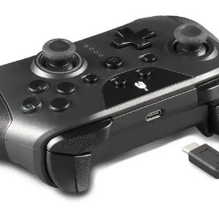 Безжичен геймпад Spartan Gear Mora 3 за PC и Switch - Черен Безжичен геймпад Spartan Gear Mora 3 за PC и Switch - Черен