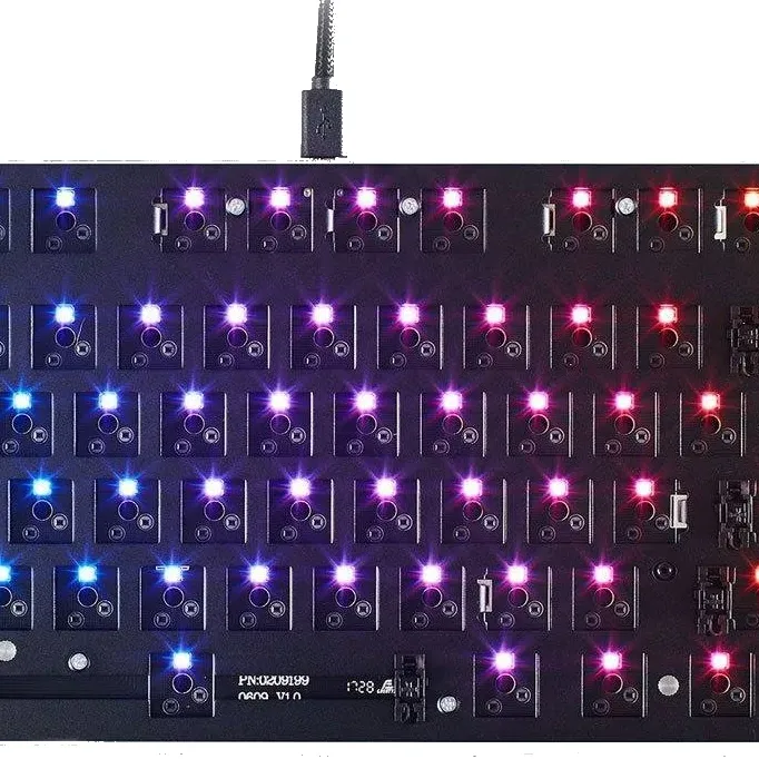 Геймърска механична клавиатура основа Glorious RGB GMMK TKL, ISO Layout