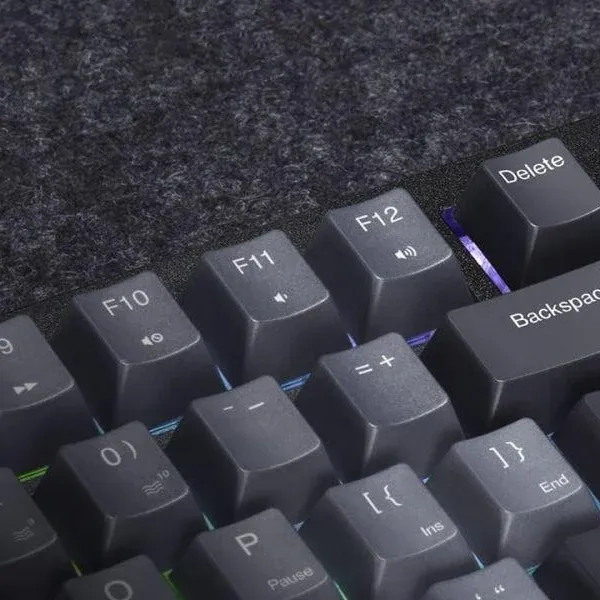 Геймърскa безжична/блутут механична клавиатура Corsair K65 Plus RGB 75% , Corsair MLX Fusion Tactile Yellow суич